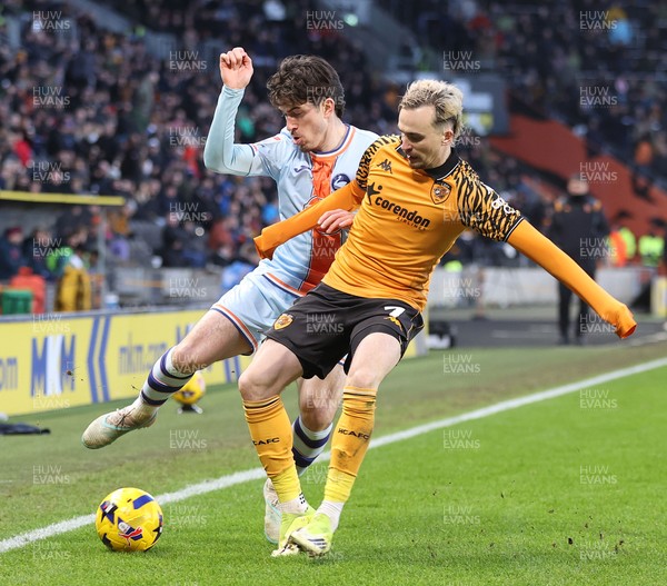 240126 - Hull City v Swansea City - Sky Bet Championship - Joshua Key of Swansea and Liam Millar of Hull AFC