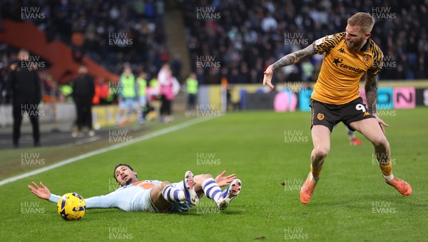 240126 - Hull City v Swansea City - Sky Bet Championship - Cameron Burgess of Swansea and Old McBurnie of Hull AFC