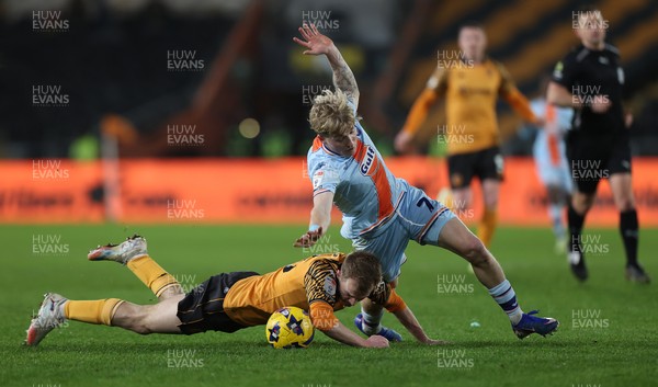 240126 - Hull City v Swansea City - Sky Bet Championship - Melker Widell of Swansea and Matty Jacob of Hull AFC