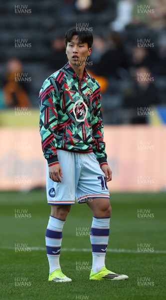 240126 - Hull City v Swansea City - Sky Bet Championship - Eom Ji-sung of Swansea