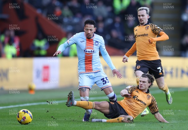 240126 - Hull City v Swansea City - Sky Bet Championship - Ronald of Swansea and Regan Slater of Hull AFC