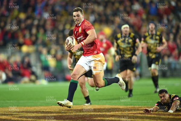 270617 - Hurricanes v British & Irish Lions - George North of British & Irish Lions runs in to score try