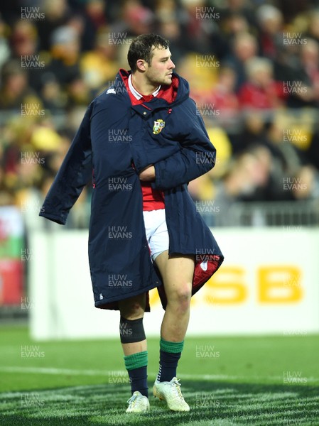 270617 - Hurricanes v British & Irish Lions - Robbie Henshaw of British & Irish Lions leaves the field after an injury