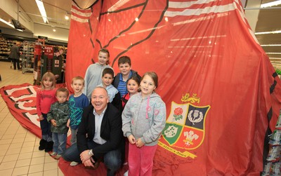 27.05.09 - Former Wales and British Lions star Ieuan Evans with children at the at the Sainsburys store on Colchester Avenue Cardiff after he signed the giant British and Irish Lions rugby shirt as it makes its way around the country. 