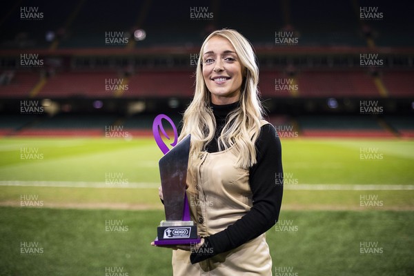 221121 - Indigo Premiership Launch - Lauren Jenkins holds the Indigo Premiership trophy