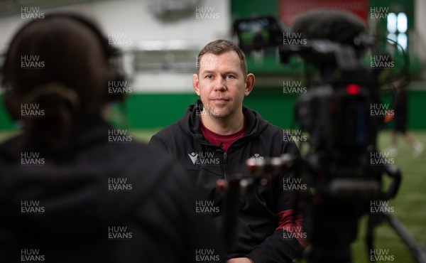 080424 - Wales Women Media Session - Ioan Cunningham, Wales Women head coach,, speaks to the WRU media team during a training session ahead of Wales’ Women’s 6 Nations match against Ireland