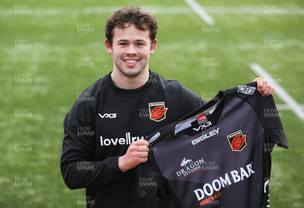 160221 - Ioan Davies who has signed on loan for the Dragons 