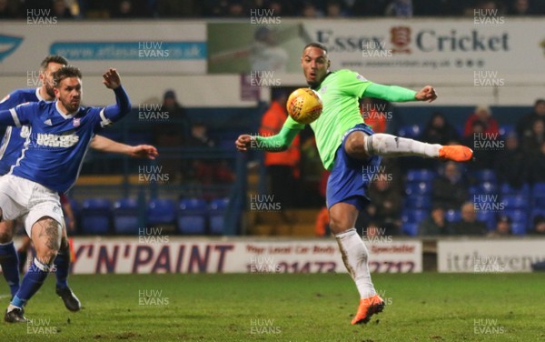 210218 - Ipswich Town v Cardiff City, Sky Bet Championship - Kenneth Zohore of Cardiff City misses a first spectacular attempt at goal but scores with the second attempt
