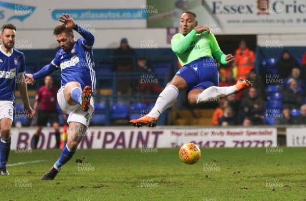210218 - Ipswich Town v Cardiff City, Sky Bet Championship - Kenneth Zohore of Cardiff City misses a first spectacular attempt at goal but scores with the second attempt