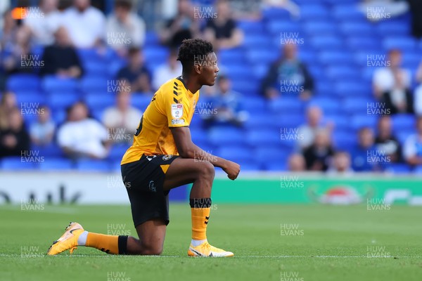 100821 - Ipswich Town v Newport County - Carabao Cup - Timmy Abraham of Newport County takes the knee before kick off