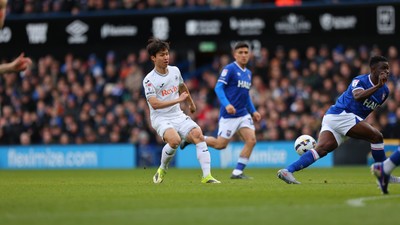 280226 - Ipswich Town v Swansea City - Sky Bet Championship - Eom Ji-Sung of Swansea City had his shot blocked by Cedric Kipre of Ipswich Town 