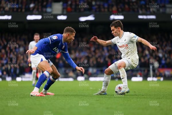 280226 - Ipswich Town v Swansea City - Sky Bet Championship - Leo Walta of Swansea City and Kasey McAteer of Ipswich Town 