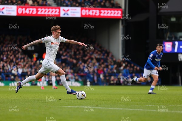 280226 - Ipswich Town v Swansea City - Sky Bet Championship - Adam Idah of Swansea City 