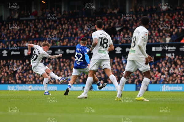 280226 - Ipswich Town v Swansea City - Sky Bet Championship - Liam Cullen of Swansea City shooting with Gustavo Nunes of Swansea City and Marcelino Nunez of Ipswich Town 