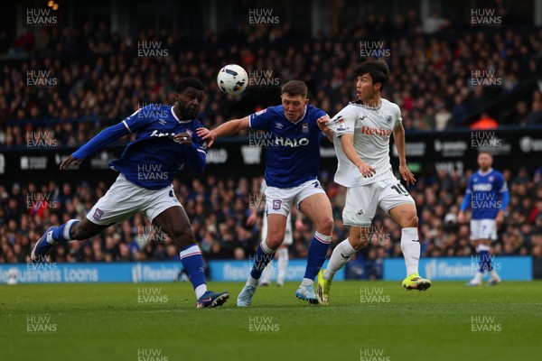 280226 - Ipswich Town v Swansea City - Sky Bet Championship - Eom Ji-Sung of Swansea City with Dara O'Shea of Ipswich Town and Cedric Kipre of Ipswich Town 
