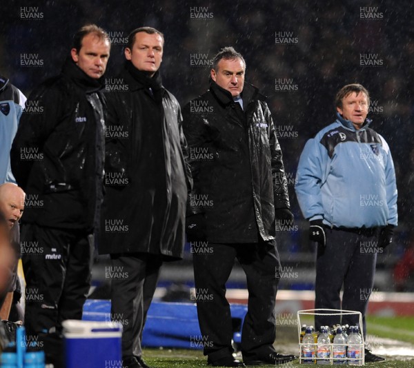 13.12.08 - Championship Football Ipswich Town v Cardiff City  Cardiff City's manager Dave Jones (2nd R) and Ipswich Town's manager Jim Magilton (2nd L) watch the game closely  