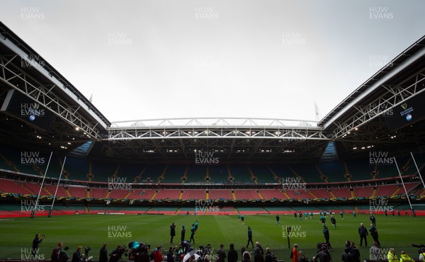 150319 - Ireland Rugby Captains Run, Principality Stadium - Irish players take to the pitch for a training session under an open roof at the Principality Stadium ahead of the Six Nations match against Wales tomorrow