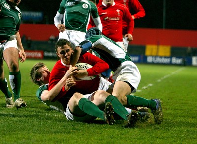 26.03.08 - Ireland v Wales - Under 18 Six Nations 2008 - Ireland's Noel Reid and Niall Annett tackle Rhys Downes of Wales 