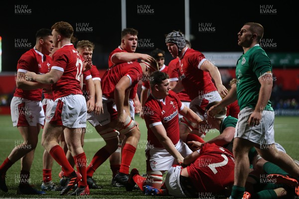 070220 - Ireland U20s v Wales U20s - U20s 6 Nations Championship - Wales score a penalty try
