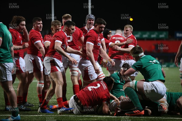070220 - Ireland U20s v Wales U20s - U20s 6 Nations Championship - Wales score a penalty try