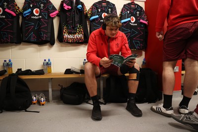 070326 - Ireland U20s v Wales U20s - U20s Six Nations Championship - Wales arrive in the dressing room