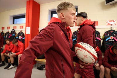 070326 - Ireland U20s v Wales U20s - U20s Six Nations Championship - Wales arrive in the dressing room