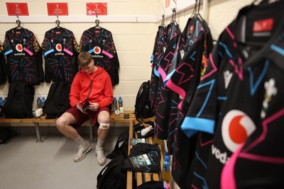 070326 - Ireland U20s v Wales U20s - U20s Six Nations Championship - Wales arrive in the dressing room