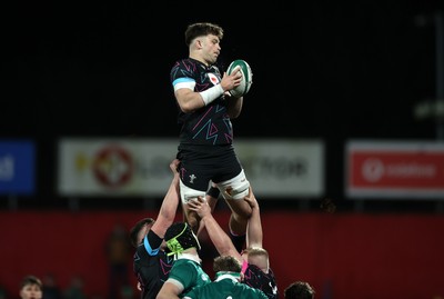 070326 - Ireland U20s v Wales U20s - U20s Six Nations Championship - Deian Gwynne of Wales wins the line out