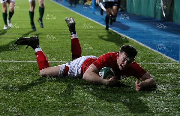230218 - Ireland U20s v Wales U20s - Natwest 6 Nations - Tommy Rogers of Wales runs in to score a try