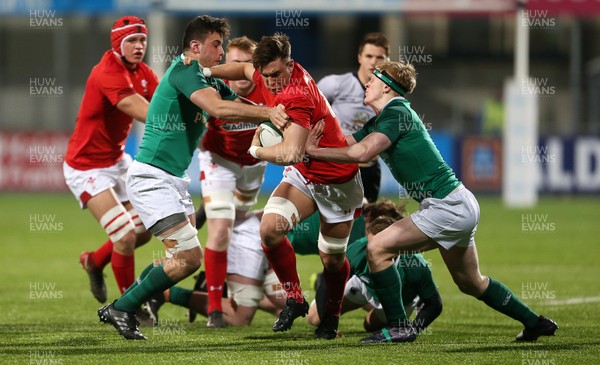 230218 - Ireland U20s v Wales U20s - Natwest 6 Nations - Taine Basham of Wales is challenged by Jack O'Sullivan and Tommy O'Brien of Ireland