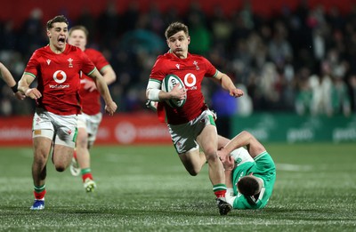 230224 - Ireland U20s v Wales U20s - U20s 6 Nations Championship - Ieuan Davies of Wales runs in to score a try