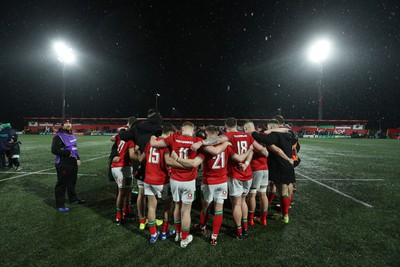 230224 - Ireland U20s v Wales U20s - U20s 6 Nations Championship - Wales team huddle