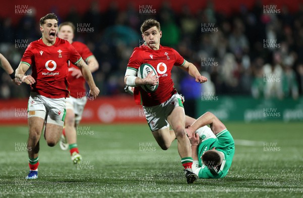 230224 - Ireland U20s v Wales U20s - U20s 6 Nations Championship - Ieuan Davies of Wales runs in to score a try