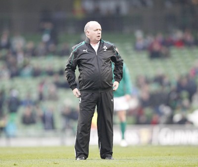 241112 Ireland v Argentina - Autumn Internationals 2012 - Irish coach Declan Kidney watches his team train before the game 