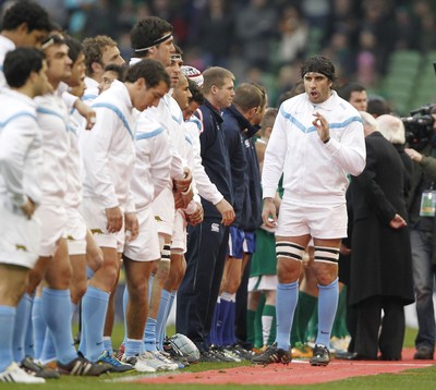 241112 Ireland v Argentina - Autumn Internationals 2012 - Juan Martin Fernandez Lobbe of Argentina speaks to his players during the anthems 