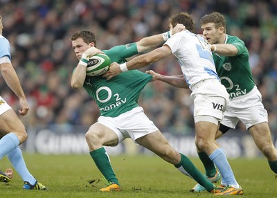 241112 Ireland v Argentina - Autumn Internationals 2012 - Graig Gilroy of Ireland is tackled by Gonzalo Camacho of Argentina 