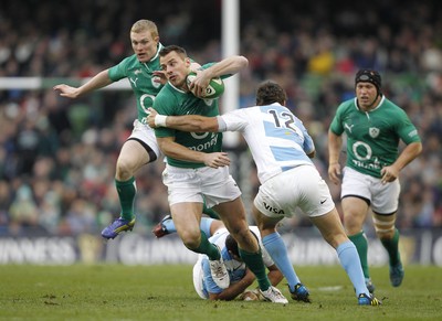 241112 Ireland v Argentina - Autumn Internationals 2012 - Tommy Bowe of Ireland is tackled by Eusebio Guinazu and Santiago Fernandez of Argentina 