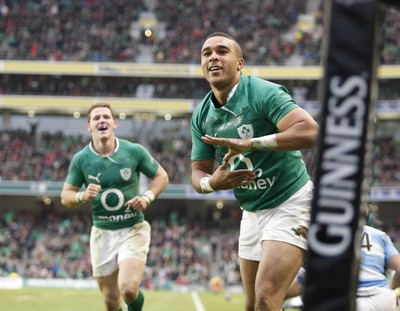 241112 Ireland v Argentina - Autumn Internationals 2012 - Simon Zebo celebrates scoring for Ireland 