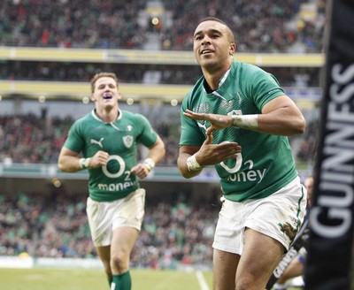 241112 Ireland v Argentina - Autumn Internationals 2012 - Simon Zebo celebrates scoring for Ireland 