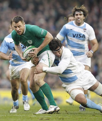 241112 Ireland v Argentina - Autumn Internationals 2012 - Tommy Bowe of Ireland is tackled by Julio Farias Cabello of Argentina 