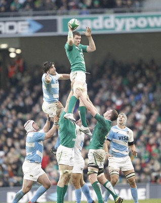 241112 Ireland v Argentina - Autumn Internationals 2012 - Peter O'Mahoney of Ireland receives lineout ball ahead of Juan Martin Fernandez Lobbe of Argentina 