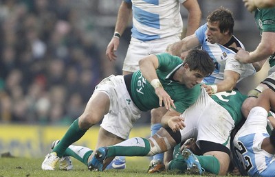 241112 Ireland v Argentina - Autumn Internationals 2012 - Conor Murray of Ireland is pulled into a ruck by Gonzalo Tiesi sparking a disagreement between both teams 