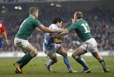 241112 Ireland v Argentina - Autumn Internationals 2012 - Nicolas Vergallo of Argentina is tackled by Jamie Heaslip and Keith Earls of Ireland 