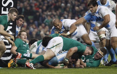 241112 Ireland v Argentina - Autumn Internationals 2012 -  Tomas Leonardi scores a consolation try for Argentina 