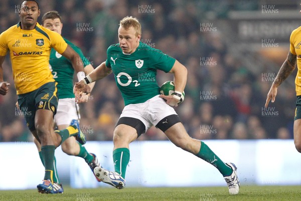 16/11/13 - Ireland v Australia - Guiness SeriesLuke Marshall of Ireland struggles to keep hold of the ball (c) Huw Evans Picture Agency