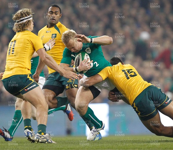 16/11/13 - Ireland v Australia - Guiness SeriesLuke Marshall of Ireland is tackled by Michael Hooper and Israel Folau of Australia (c) Huw Evans Picture Agency