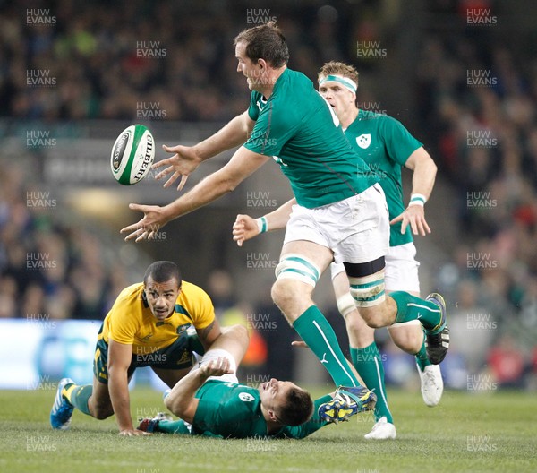 16/11/13 - Ireland v Australia - Guiness SeriesDevin Toner of Ireland reaches for a loose ball (c) Huw Evans Picture Agency