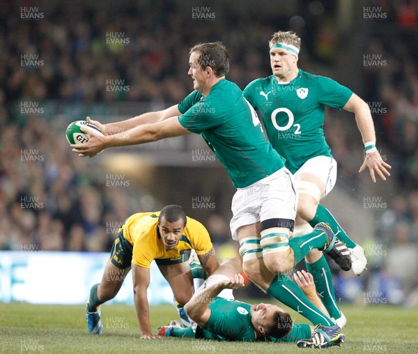 16/11/13 - Ireland v Australia - Guiness SeriesDevin Toner of Ireland reaches for a loose ball (c) Huw Evans Picture Agency