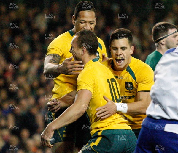 16/11/13 - Ireland v Australia - Guiness SeriesQuade Cooper is congratulated by  team mates Matt Toomua and Israel Folau on scoring the third try for Australia (c) Huw Evans Picture Agency