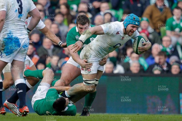 010315 - Ireland v England - RBS 6 Nations - James Haskell of England is tackled by Conor Murray and Peter O'Mahony of Ireland